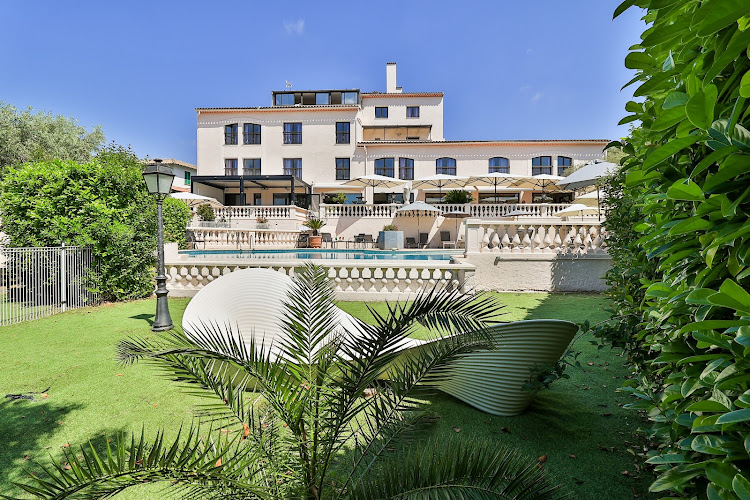 Perla Riviera Logis hôtel à Villeneuve-Loubet