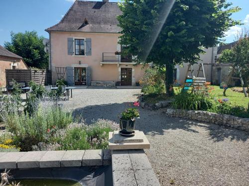 Au Pays de Jacquou-Chambres d'hôtes et table d'hôtes à FOSSEMAGNE