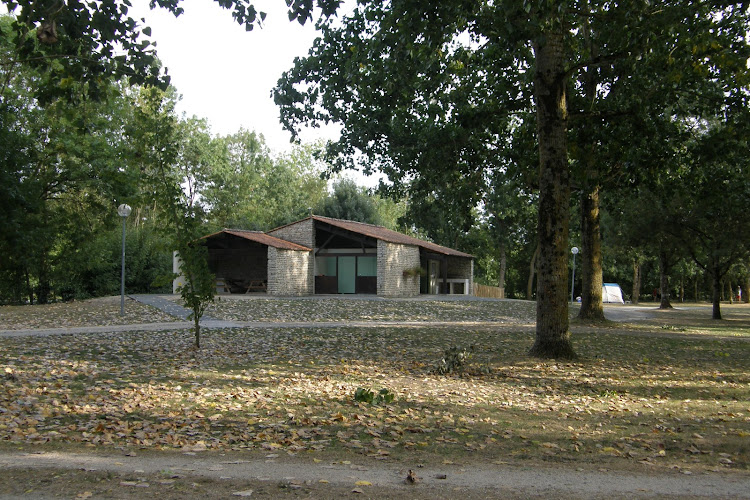 Camping Municipal La Petite Cabane à Maillé