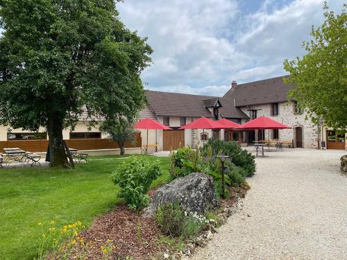 Aux Hirondelles du Chêne - la Cabane à Leuvrigny