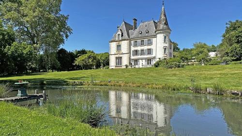 Le Château de la Chabroulie à ISLE