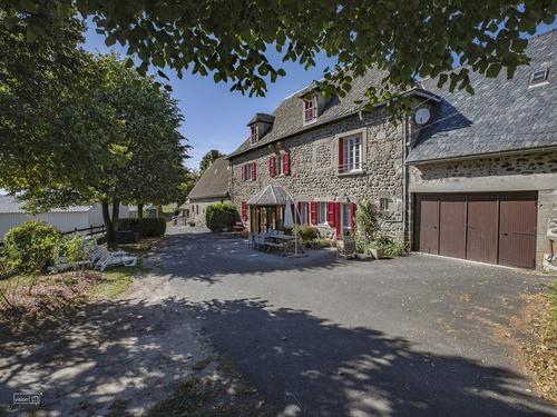 Le gîte aux 5 tilleuls à Saint Bonnet De Salers