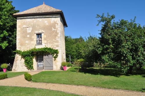 La tour du Grand Boust à Longue Jumelles
