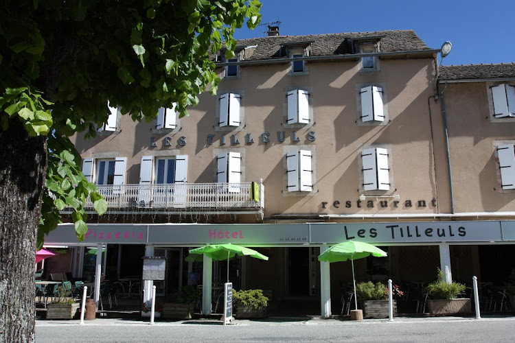 Hôtel-Restaurant Les Tilleuls de à Salles-Curan