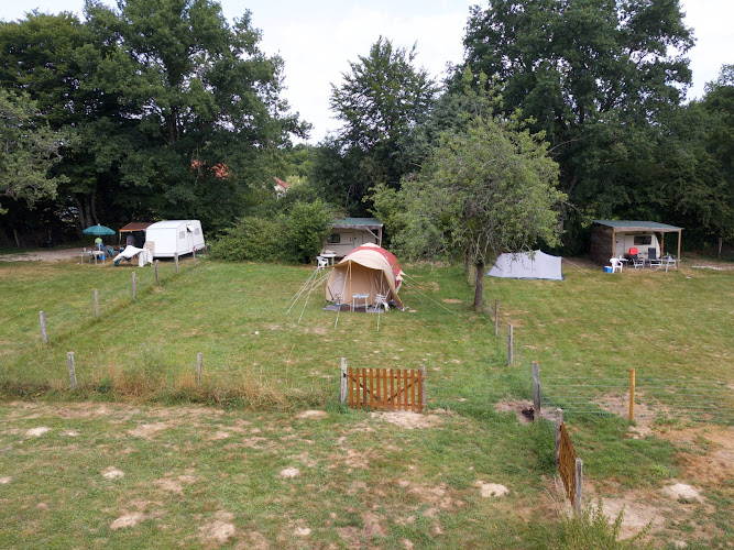 Hondencamping & Gite Domaine Le Gui à Biches