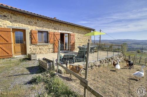 Gîte des Ormes à Pomeys à POMEYS