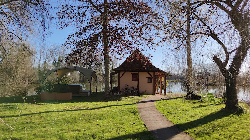 Maison du Pont de l Étang à Saint-Laurent-des-Hommes