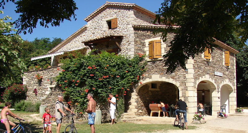 Camping Le Mas Du Serre ** à Gravières