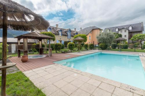 Côté Piscine à Argeles Gazost