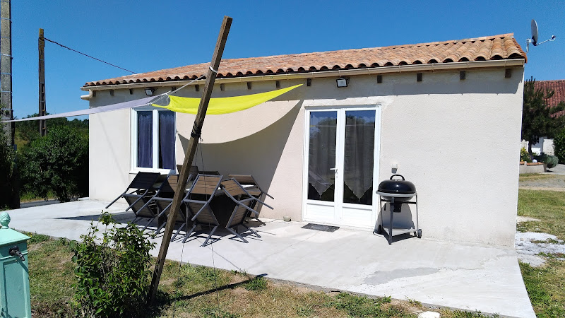 Gite piscine interieure Le Trapèze à Saint-Cyr-des-Gts