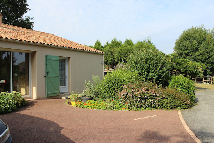 Gîtes au bord de l étang à Saint-Mars-la-Réorthe