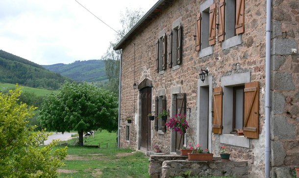 La Ferme Charrondière Chambres d hôtes, soirées d étapes à Saint-Bonnet-des-Quarts