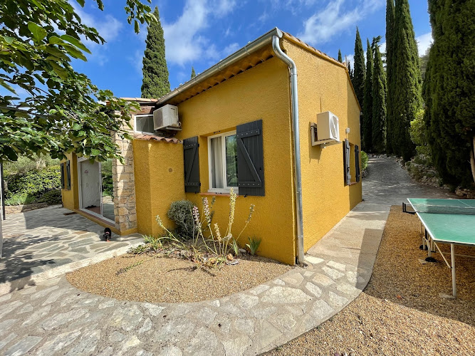 Harry s Place à Cotignac