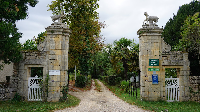 Chambres d hôtes La Tour Domaine de la Source Bleue à Touzac