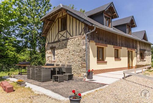 La Charreterie - Les Gîtes Du Val à Genneville