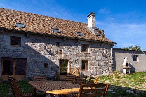 Gîte les Violettes d'Aubrac 8/11 personnes à Rieutort à MARCHASTEL