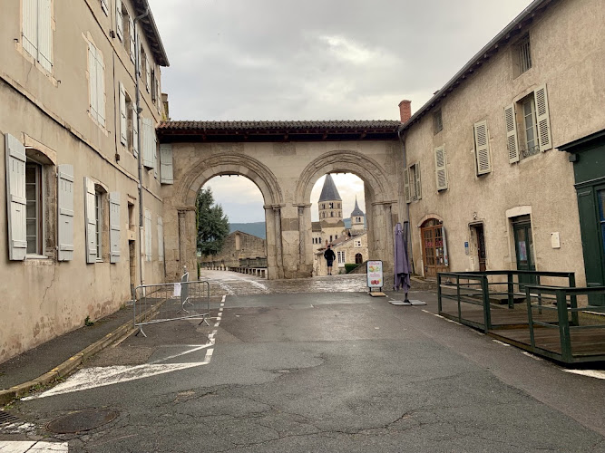 Aux Portes d Honneur à Cluny